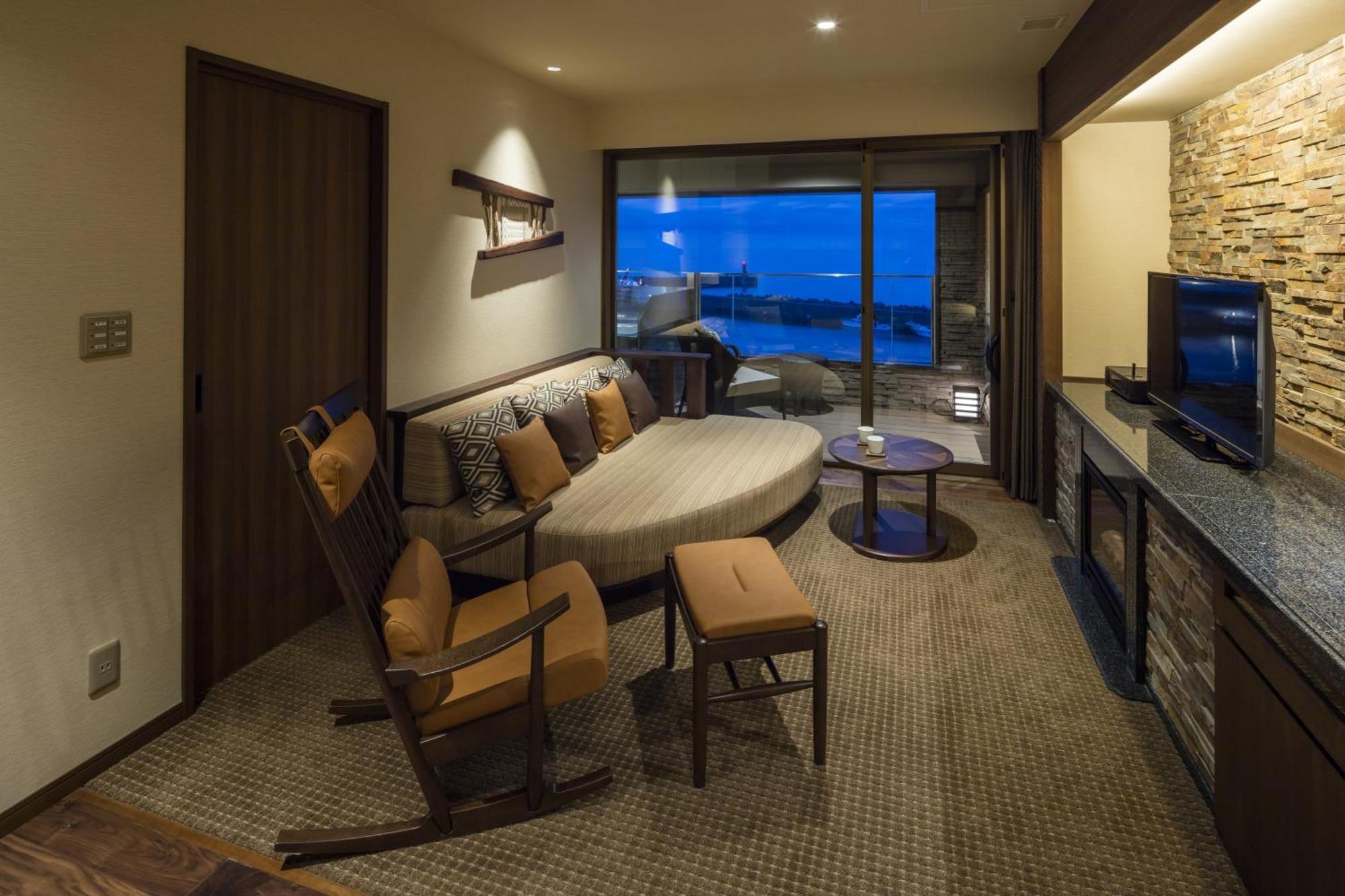 【Club Floor】Deluxe Twin Room with Open Air Onsen Bath / Max 3 people
